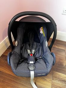 Maxicosi Cabriofix and Easyfix Isofix base