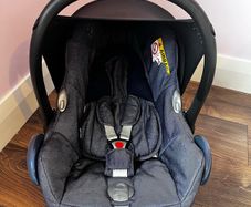 Maxicosi Cabriofix and Easyfix Isofix base