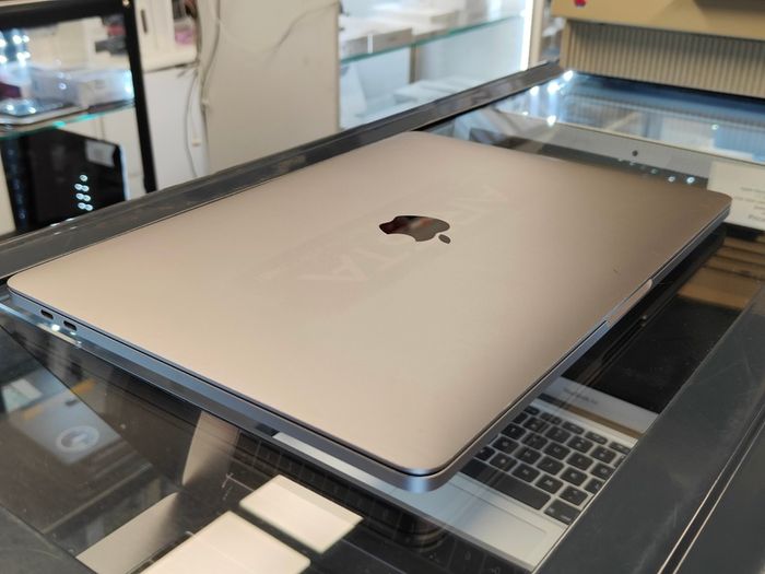 MacBook Pro 13.3" Touch Bar A1706 2017 3.5GHz Intel i7 | 500GB SSD | 16GB Memory macOS Ventura (Iris Plus Graphics 650 1536 MB) Battery Cycle: 131