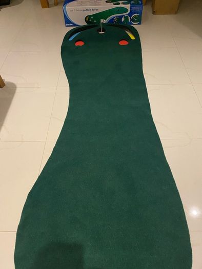 Deluxe Golf par 3 Putting green