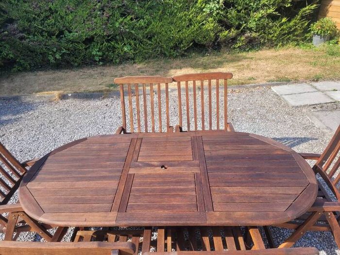 Teak Garden extending table and 6 reclining armchairs