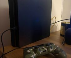 PS4 slim 1TB
