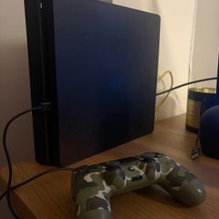 PS4 slim 1TB