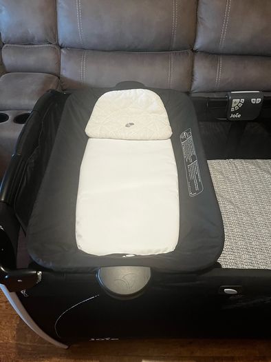 JOLE Excursion Change & Bounce Travel Cot
