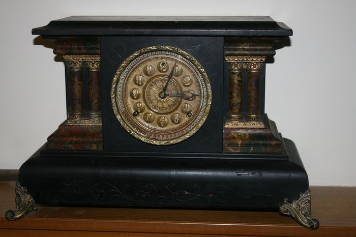 Vintage Clock (in working order )