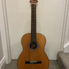 Salvador Cortez Solid Top Artist Series classical guitar CC-20