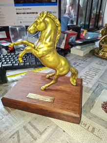 Beautiful Heavy Brass Rearing Horse Sculpture Mounted on a Wooden Base, Commemorating a Winner of a Gold Cup The engraved text indicates an event date of October 15, 1992 15.10.92, Postage Available