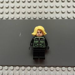 lego Super heroes sh0494 Black Widow minifigure - Black Jumpsuit, Bright Light Yellow Short Hair, Printed Legs
