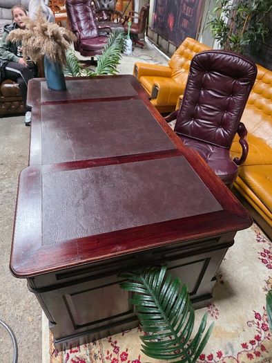 large partners desk + chair