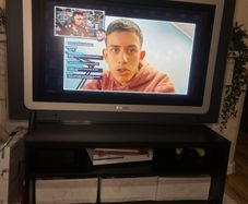 37-inch TV with Ambilight - 37PF9986/12