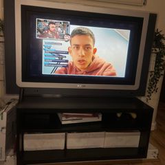 37-inch TV with Ambilight - 37PF9986/12
