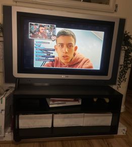37-inch TV with Ambilight - 37PF9986/12