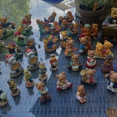 Large amount of teddy bear figures, D18 post 10e