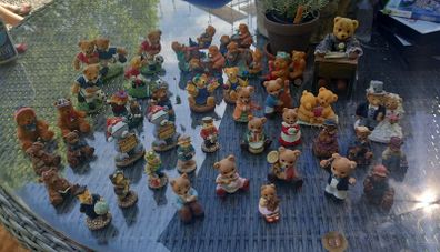 Large amount of teddy bear figures, D18 post 10e