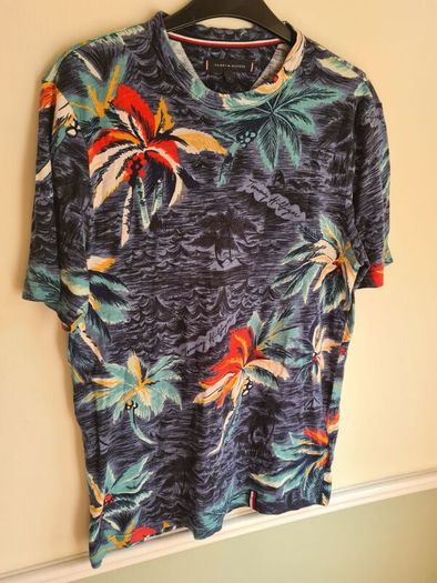 Mens Tommy Hilfiger crew neck t shirt floral hawaii palm tree Size small mens boys