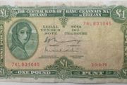 1976 and 1974 Ireland IR 2 Lady Lavery Banknote.