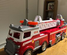 PAW Patrol Ultimate Rescue Fire Truck with Extendable 2 ft. Tall Ladder