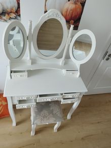 Dressing table