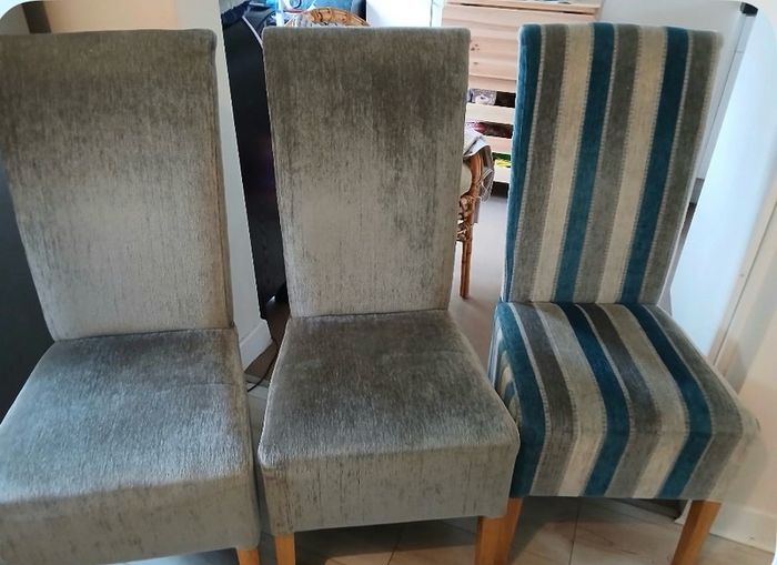 Wooden extendable dining table and 6 dining chairs