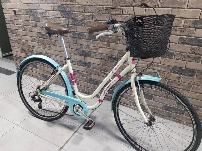 ladies city bike( can deliver)
