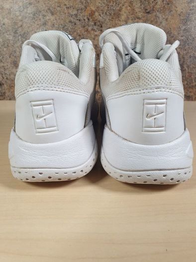 NIKE COURT LITE 2 Tennis trainers white Size  UK 6 EU 40 running gym fitness