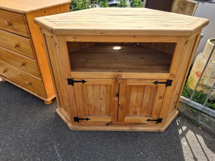 Pine tv stand