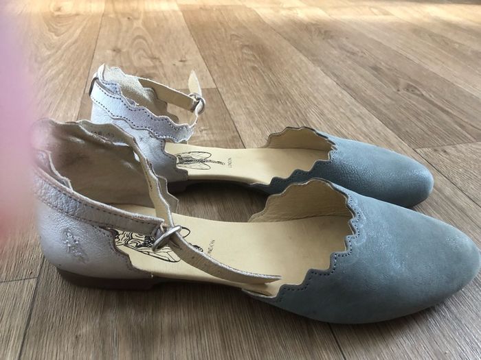 Ladies'  shoes Fly London flats