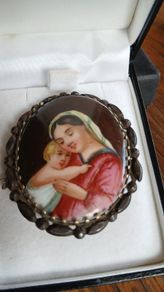 Brooch x2