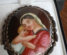 Brooch x2