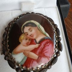 Brooch x2