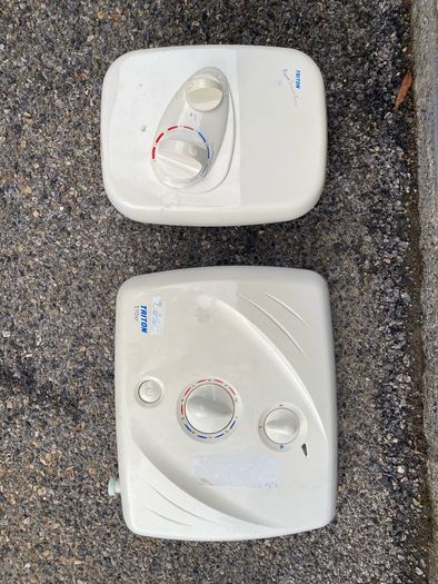 Triton shower x 2