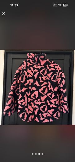 Edit row fleece top