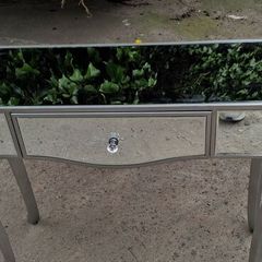 Vanity mirror dressing table