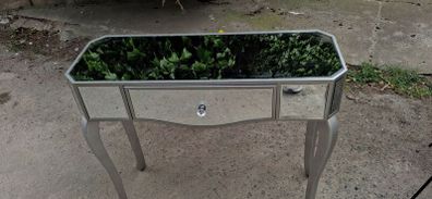 Vanity mirror dressing table