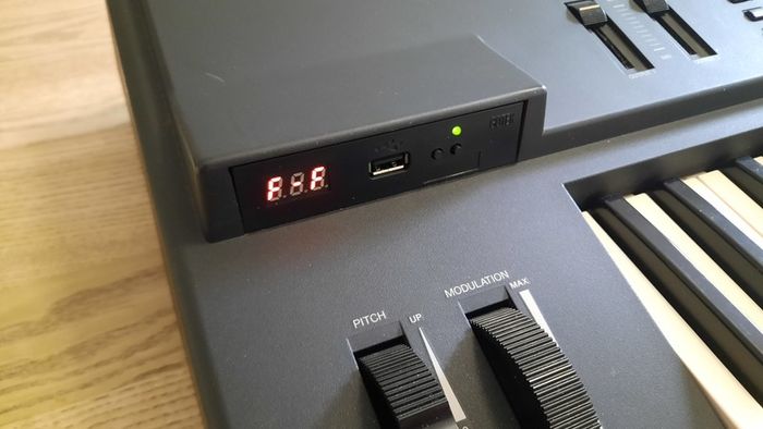 Yamaha SY85 Synthesizer