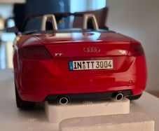 AUDI TT Roadster 2014 - Minichamps Dealer Edition 1/18 New In Box