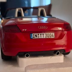 AUDI TT Roadster 2014 - Minichamps Dealer Edition 1/18 New In Box