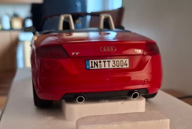 AUDI TT Roadster 2014 - Minichamps Dealer Edition 1/18 New In Box