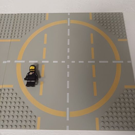 classic space road plates and black spaceman figure