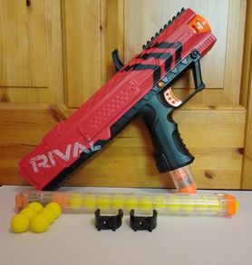 Nerf Rival Apollo XV-700 Red + Nerf Rival 12-Round Magazine In Excellent Condition - Free Delivery