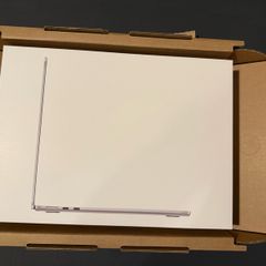MacBook Air 15-inch M4 CHIP 2025 16/256GB (IRISH STOCK )10-Core CPU/10-Core GPU Brand New Sealed 1 year Apple Warranty RECEIPT.