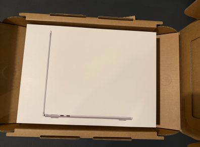MacBook Air 15-inch M4 CHIP 2025 16/256GB (IRISH STOCK )10-Core CPU/10-Core GPU Brand New Sealed 1 year Apple Warranty RECEIPT.