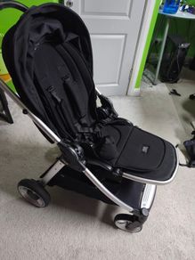 Mamas and Papas 22kg pushchair with baby cot included and adapters for a Maxi Cosi carseat