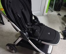 Mamas and Papas 22kg pushchair with baby cot included and adapters for a Maxi Cosi carseat