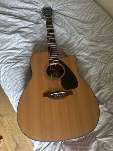 Yamah FGX 800c electro acoustic guitar