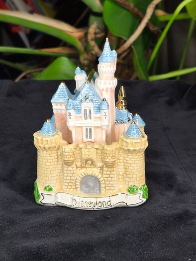 Disneyland Sleeping Beauty Castle Ceramic Salt and Pepper Shakers Set Disney