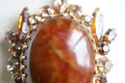 Beautiful Vintage Pendant or Brooch with a chain