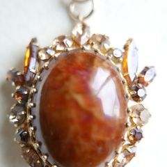Beautiful Vintage Pendant or Brooch with a chain