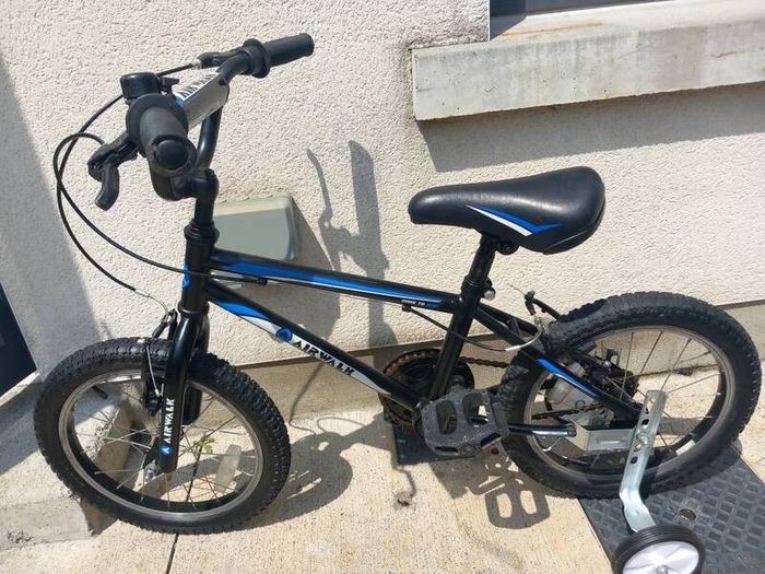 Aiirwalk Kids bike size 16 inch wheels