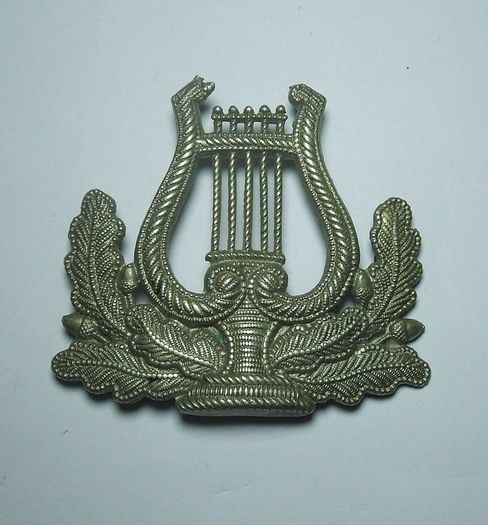 REGIMENTAL CAP BADGES (brass & bi-metal) - 8 different types (see below), militaria lot B.